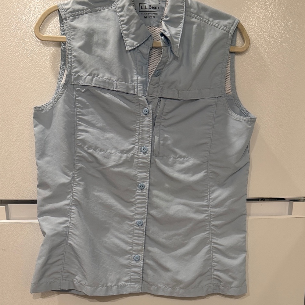 L.L. Bean Sleeveless Button-Up Shirt in Pale Blue M